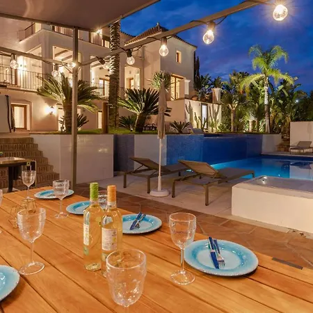 6-bdrm Andalusian Modern Next To Golf Course Apartment *