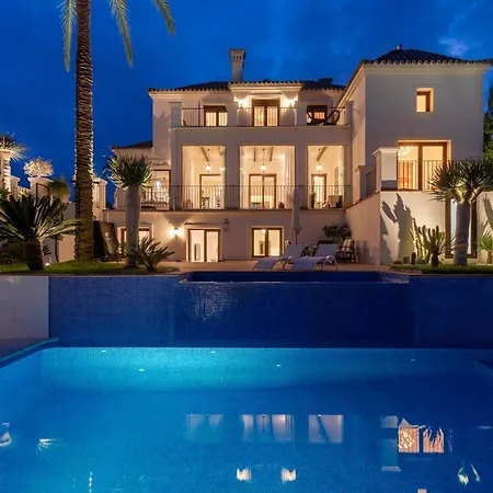 6-bdrm Andalusian Modern Next To Golf Course