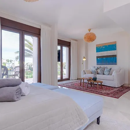 6-bdrm Andalusian Modern Next To Golf Course Apartment