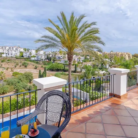 6-bdrm Andalusian Modern Next To Golf Course Apartment