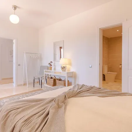 6-bdrm Andalusian Modern Next To Golf Course