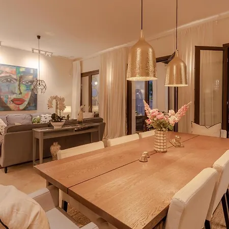 6-bdrm Andalusian Modern Next To Golf Course Apartment *
