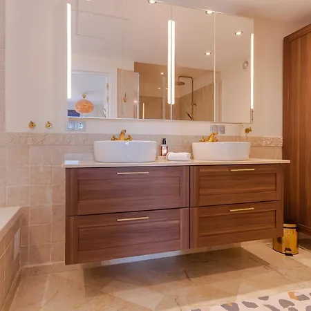 Apartment 6-bdrm Andalusian Modern Next To Golf Course