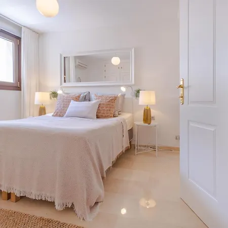 6-bdrm Andalusian Modern Next To Golf Course Estepona
