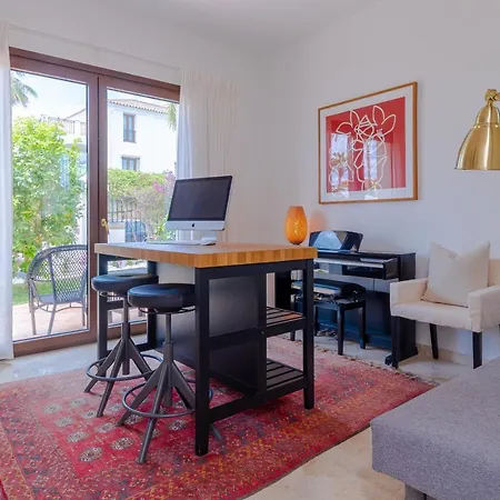 6-bdrm Andalusian Modern Next To Golf Course *